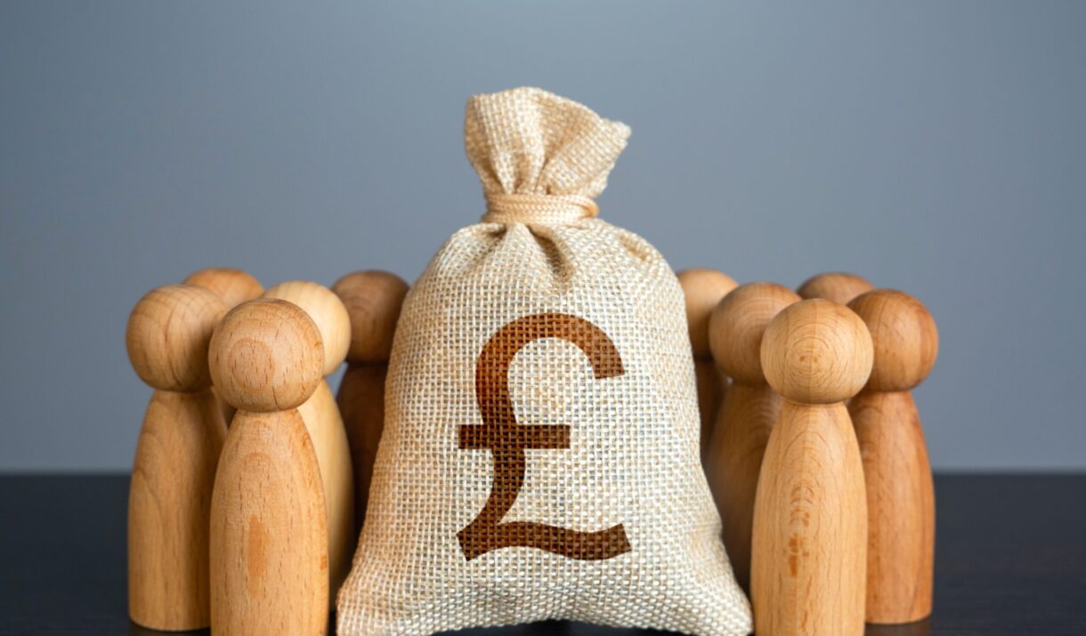 people figures stand around british pound sterling bt3udvx